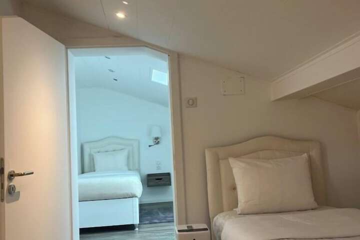 Room 12 of 69