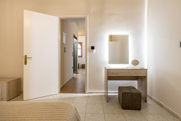 Room 6 of 64