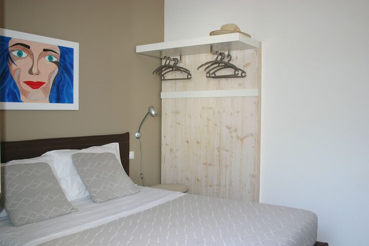 Room 4 of 86