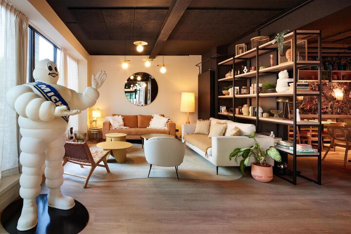 Lounge 66 of 105