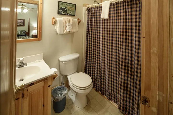 Room 9 of 18