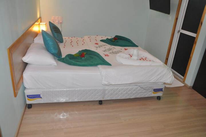 Room 16 of 76