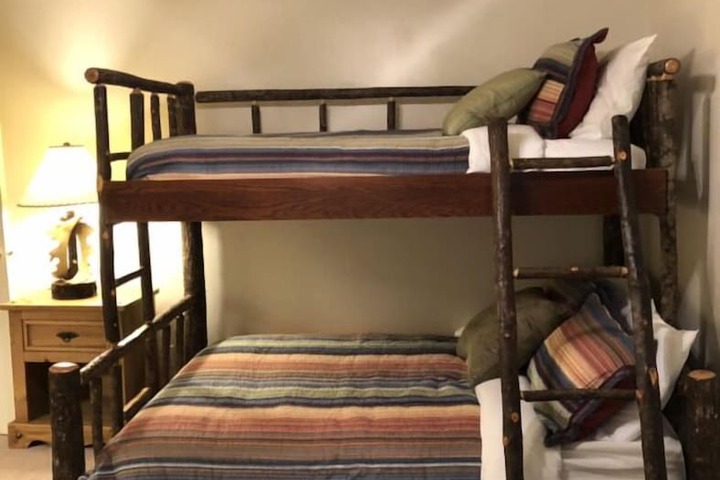 Room 6 of 94