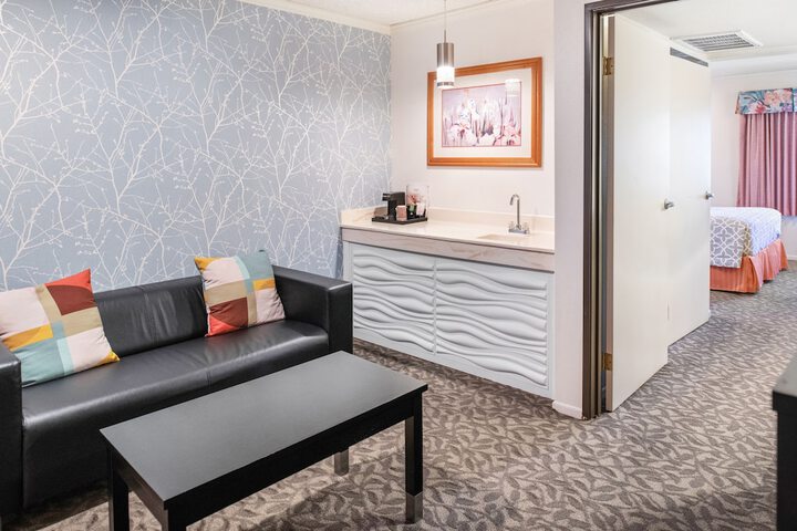 Room 15 of 36