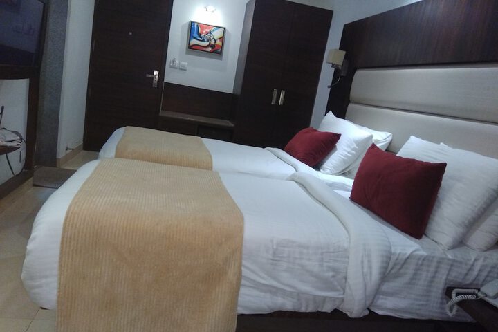 Room 8 of 26