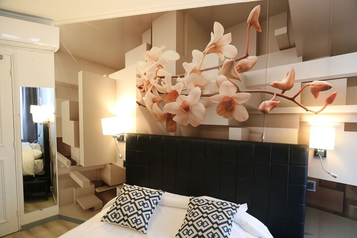 Room 16 of 33