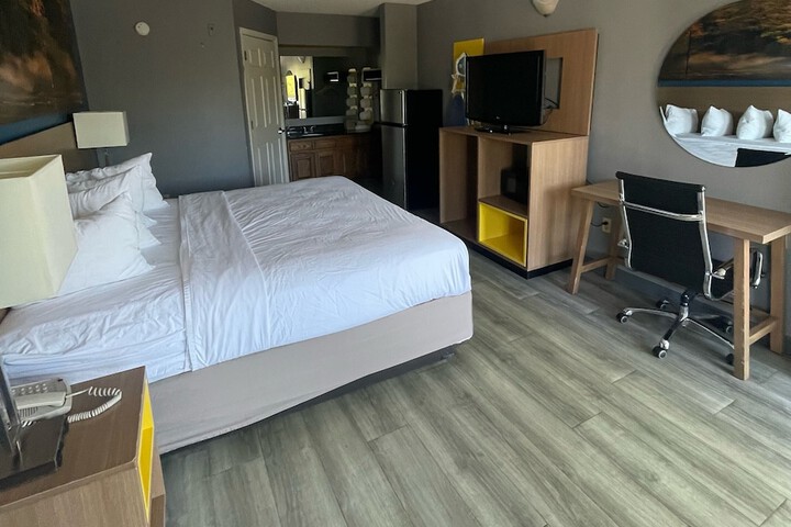 1 King Bed Mobility Accessible (5 of 5)