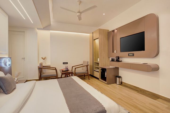 Room 7 of 33
