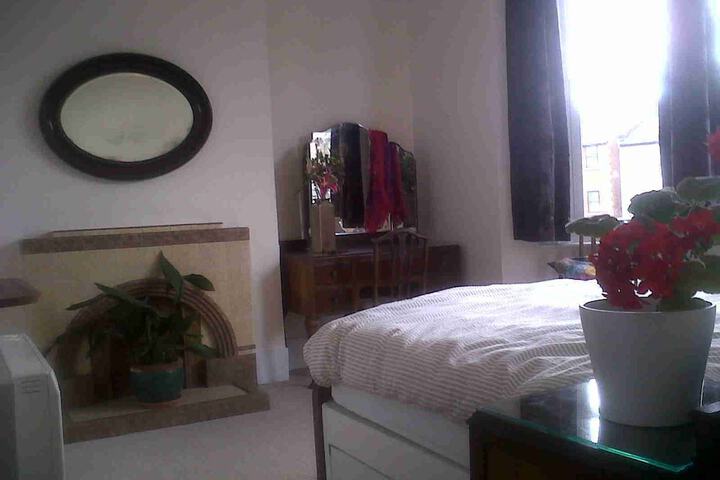 Room 5 of 17