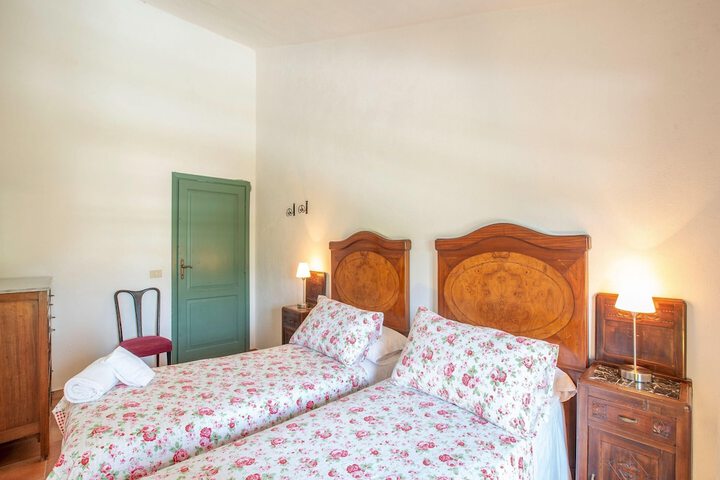 Room 3 of 119