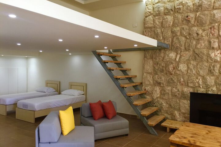Room 5 of 192