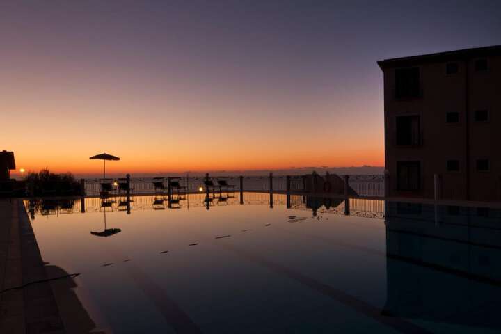Pool Hotel
