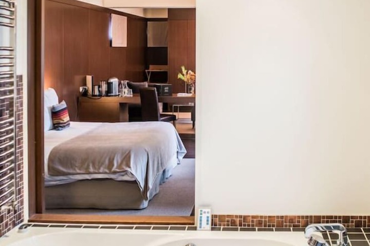 Room 28 of 49