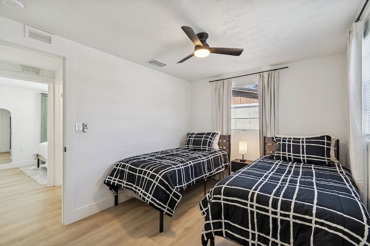 Room 8 of 40