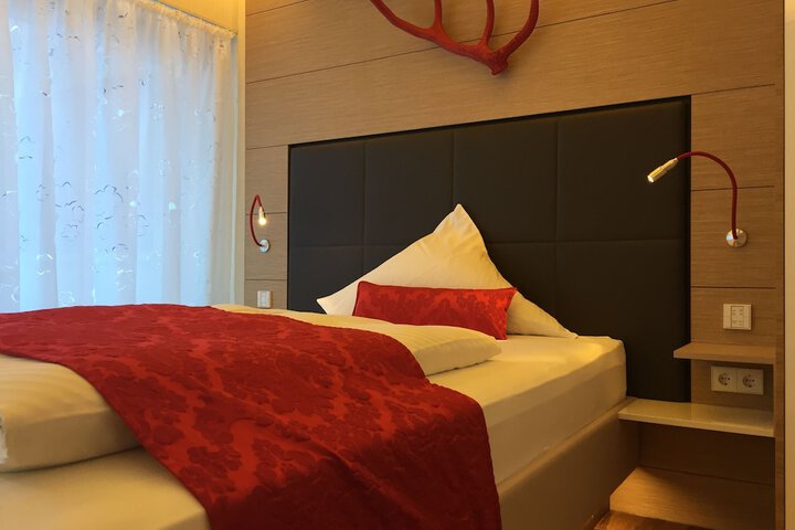 Room 4 of 25