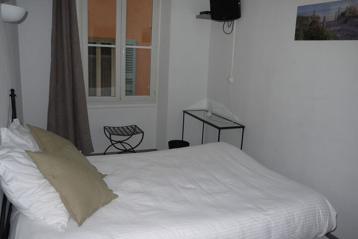 Room 9 of 18