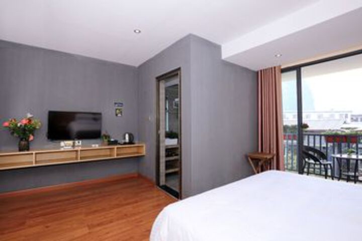 Room 6 of 25