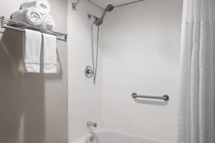 Room 26 of 33