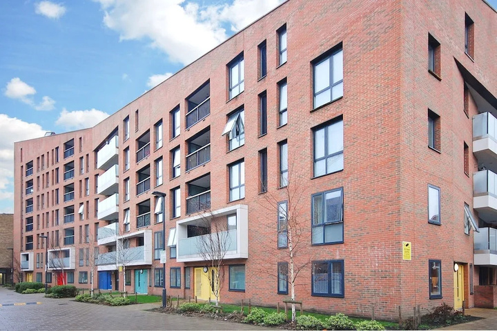 Bright Godfrey Place Nest - Hen21