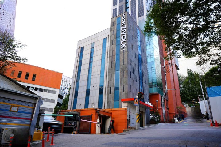 Hotel Entry