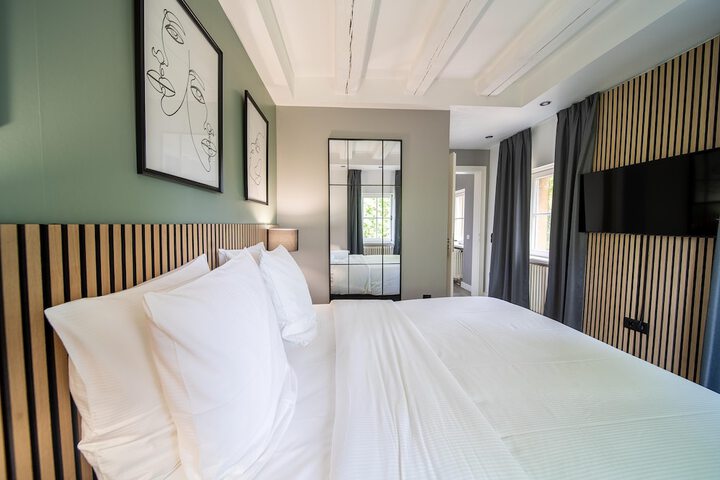Room 9 of 34
