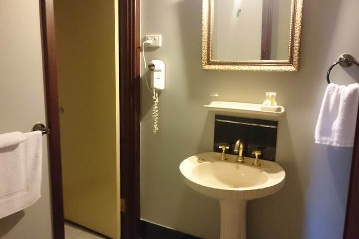 Room 15 of 36