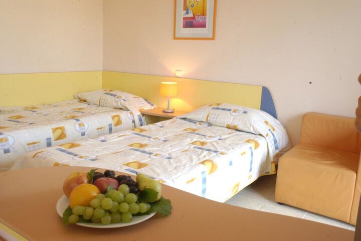 Room 7 of 32