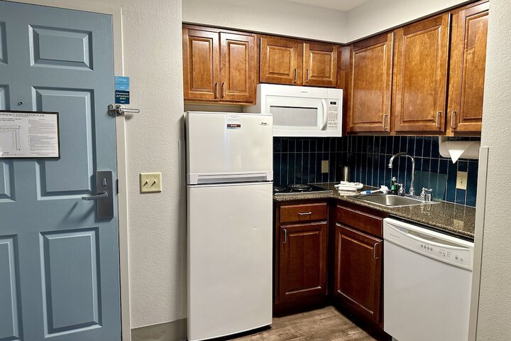 1 Queen Studio Suite (3 of 37)