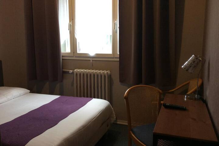 Room 12 of 42