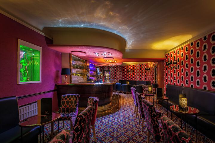 Lounge 42 of 56
