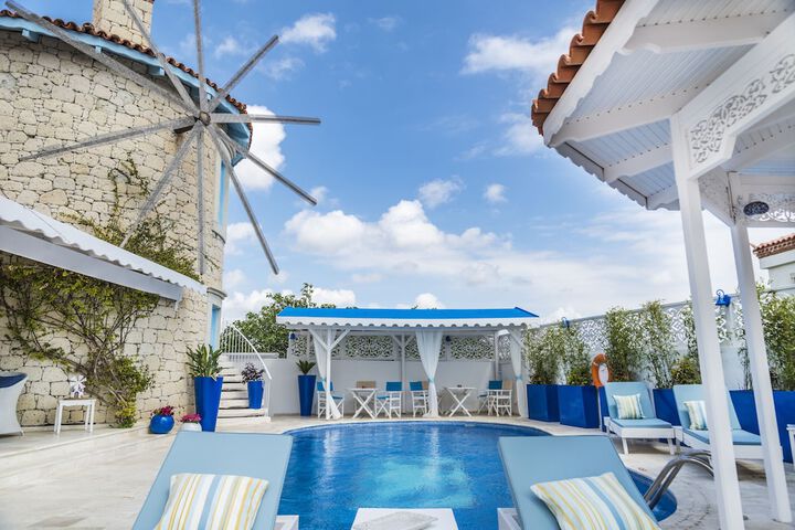 Pool Hotel
