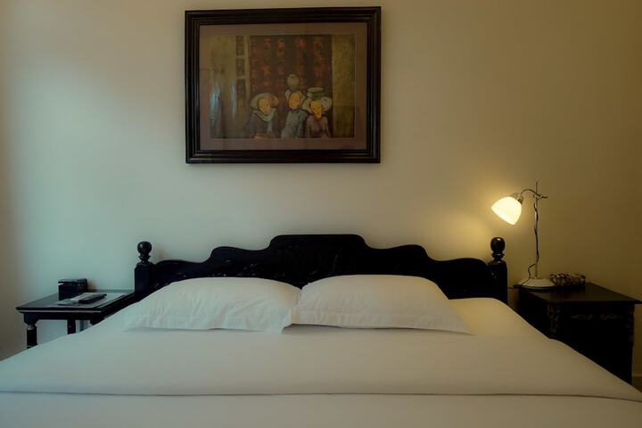 Room 10 of 48