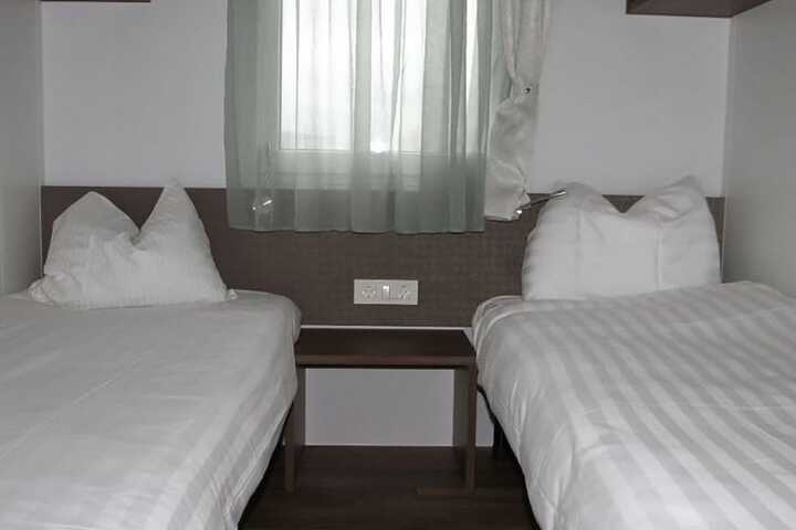 Room 2 of 39