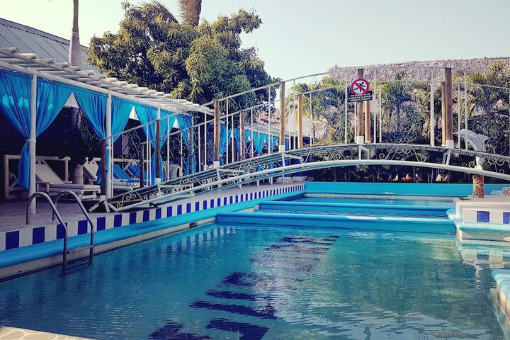 Hotel Pool