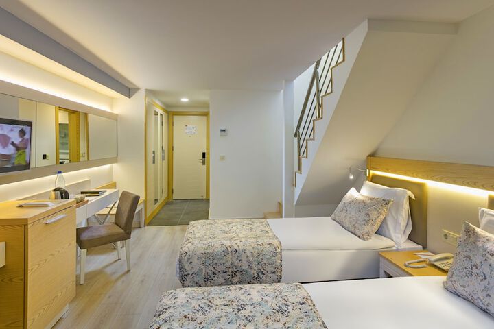 Room 11 of 121