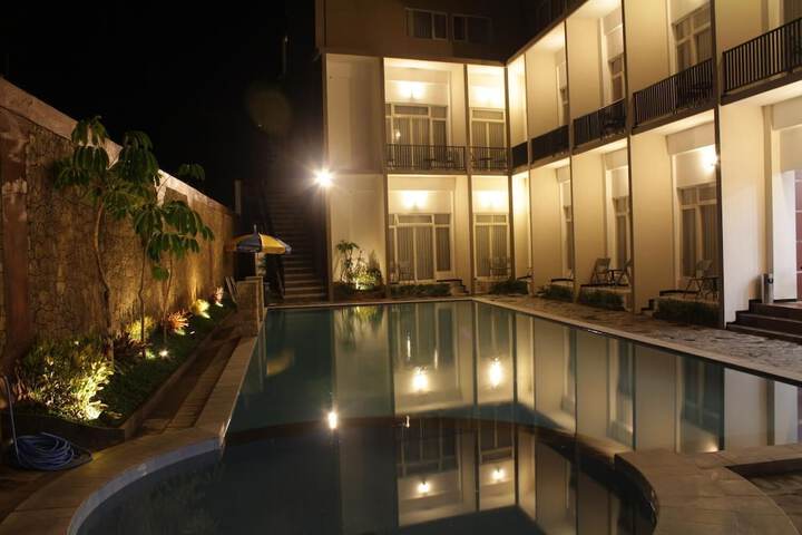 Pool 19 of 27