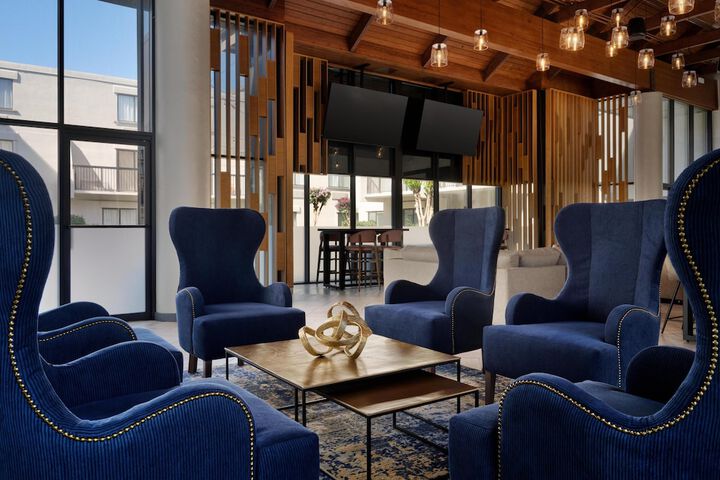 Entrance & Lobby