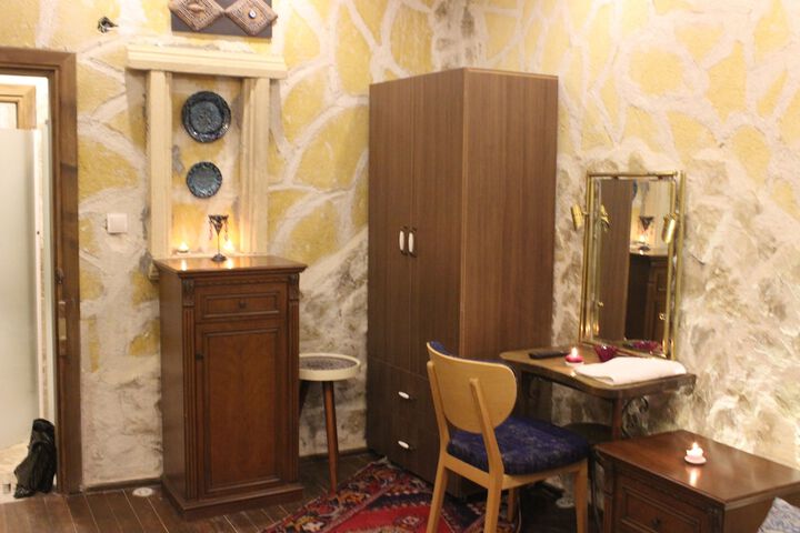 Room 27 of 61