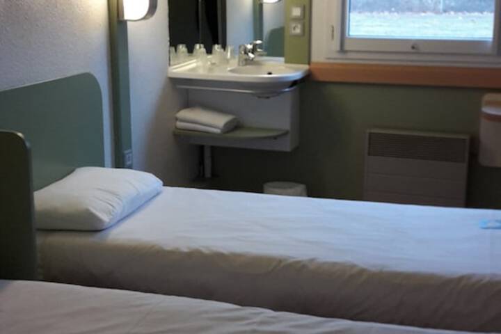 Room 6 of 34