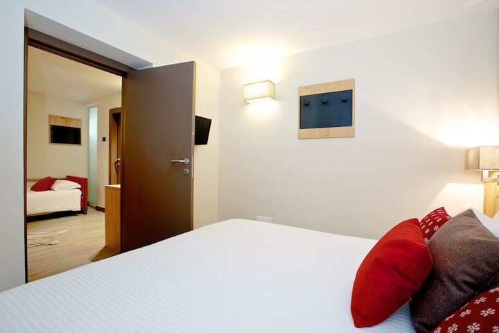Room 10 of 186