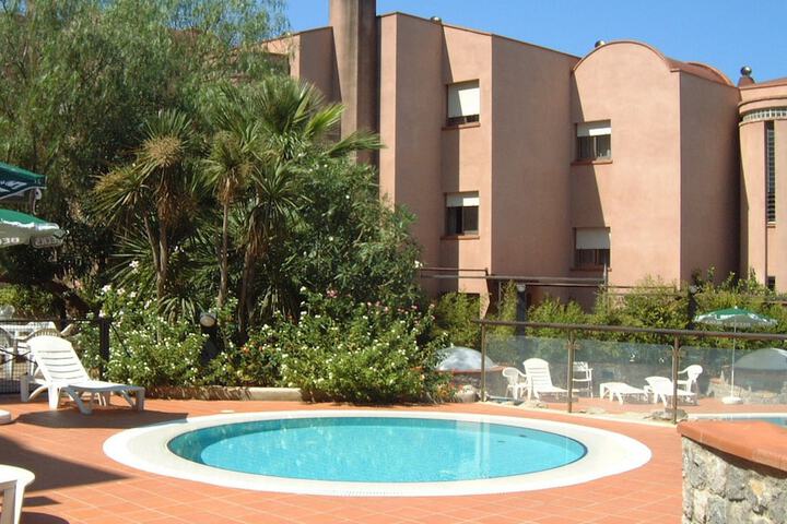 Hotel Pool