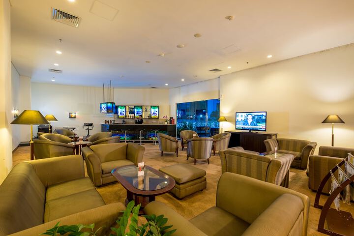 Lounge 30 of 40