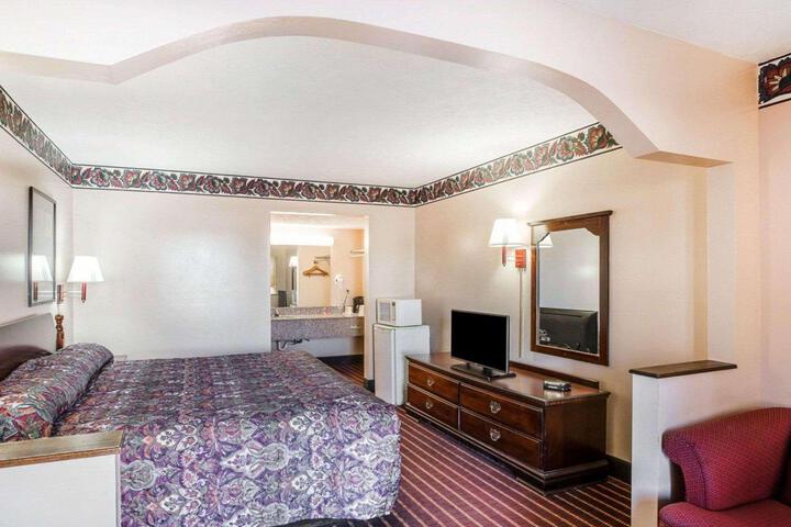 1 King Bed (7 of 12)