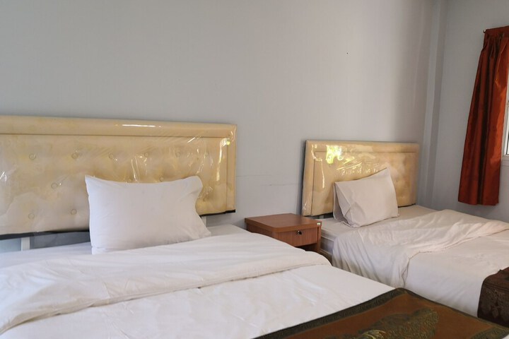 Room 4 of 27