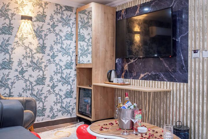 Room 4 of 30