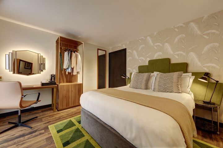 Room 6 of 27