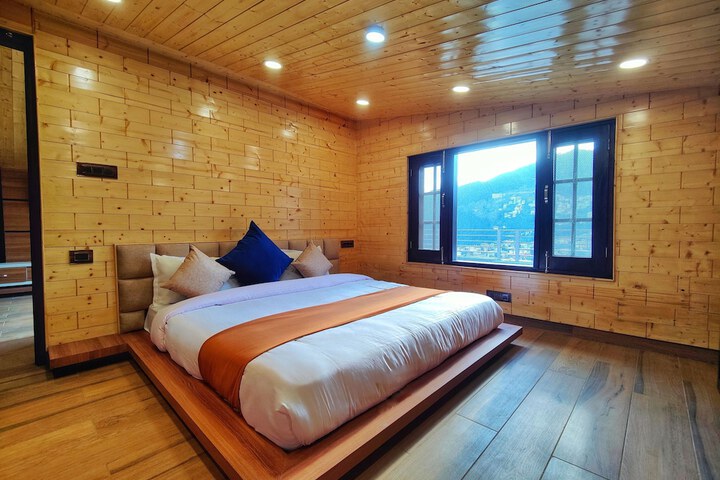 Room 13 of 63