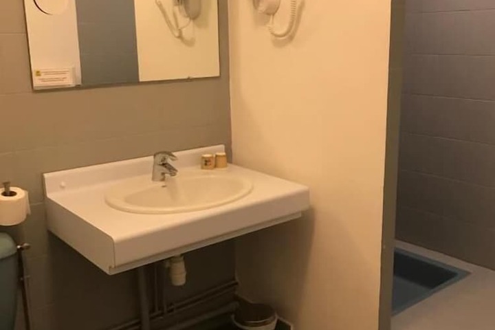 Room 9 of 19