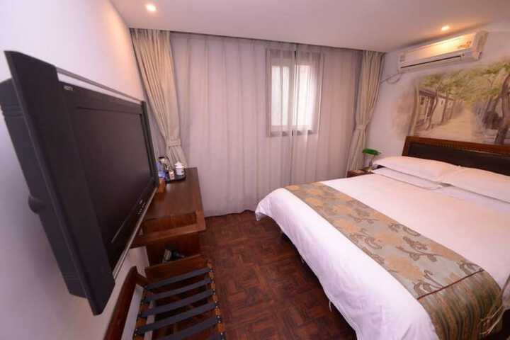 Room 16 of 27