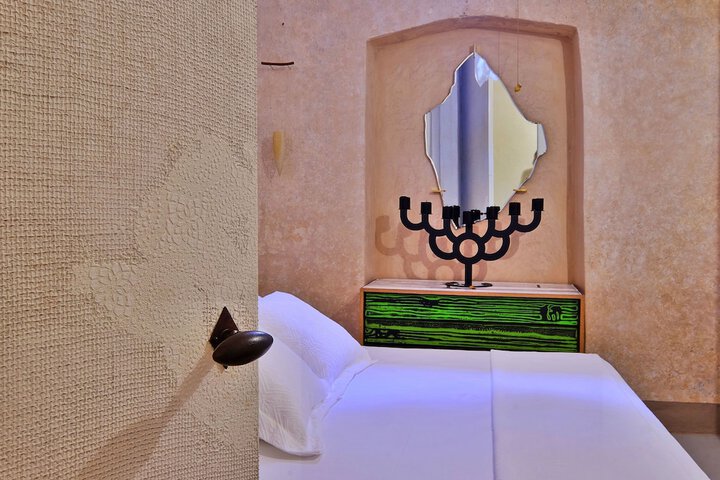 Room 13 of 49